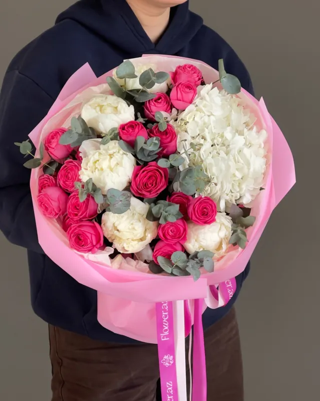 «Pink Elegance» – Букет из пионов и гортензии