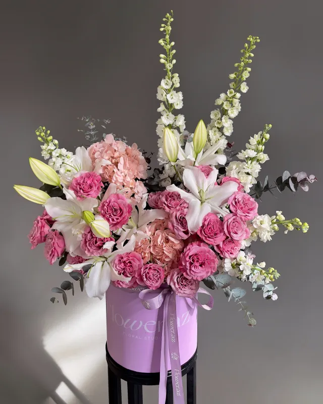 Pink Lily Garden – Qutu kompozisiyası