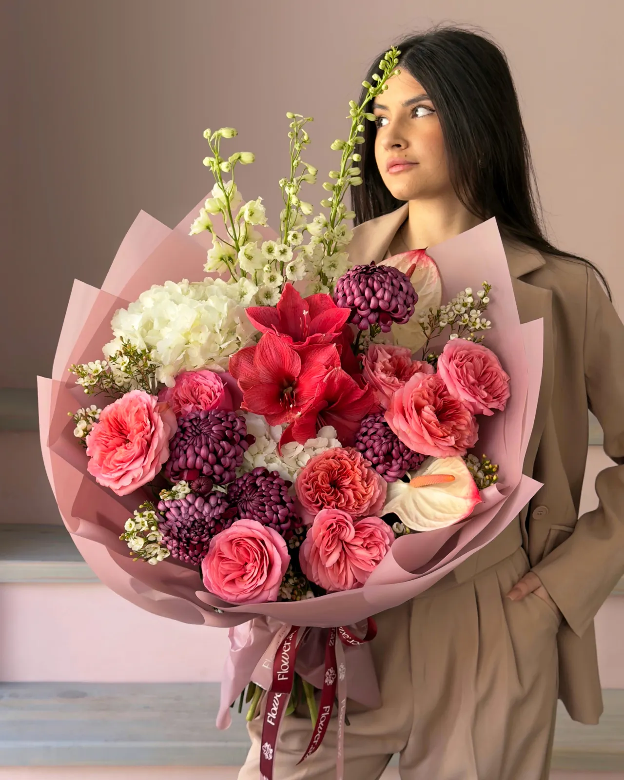 Crimson Blossom – Ekspressiv romantik buket