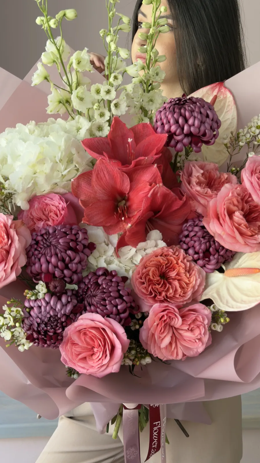 Crimson Blossom – Ekspressiv romantik buket