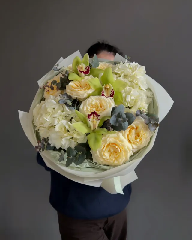 8 Марта Букет “Ivory Orchid Grace”