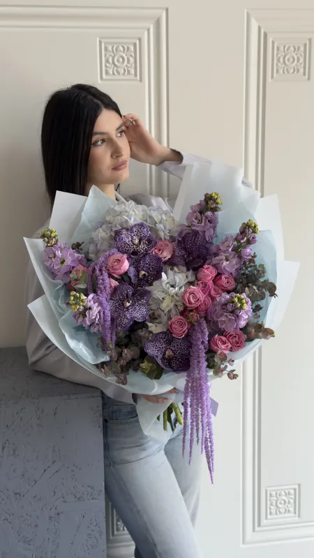White Orchid Cascade – Премиальный букет
