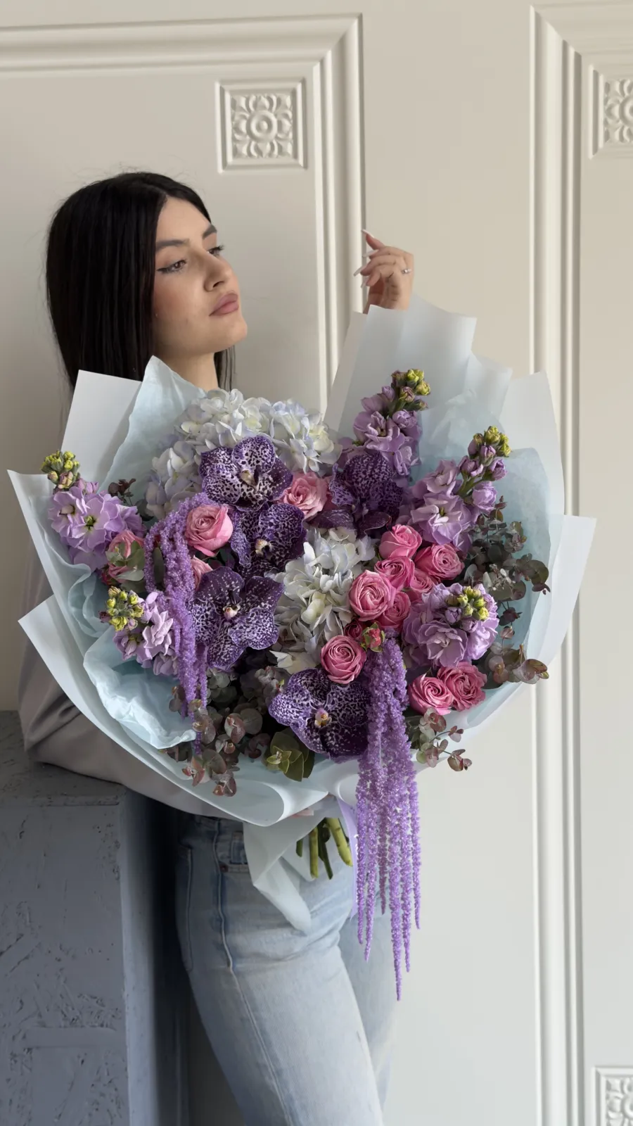 White Orchid Cascade – Премиальный букет