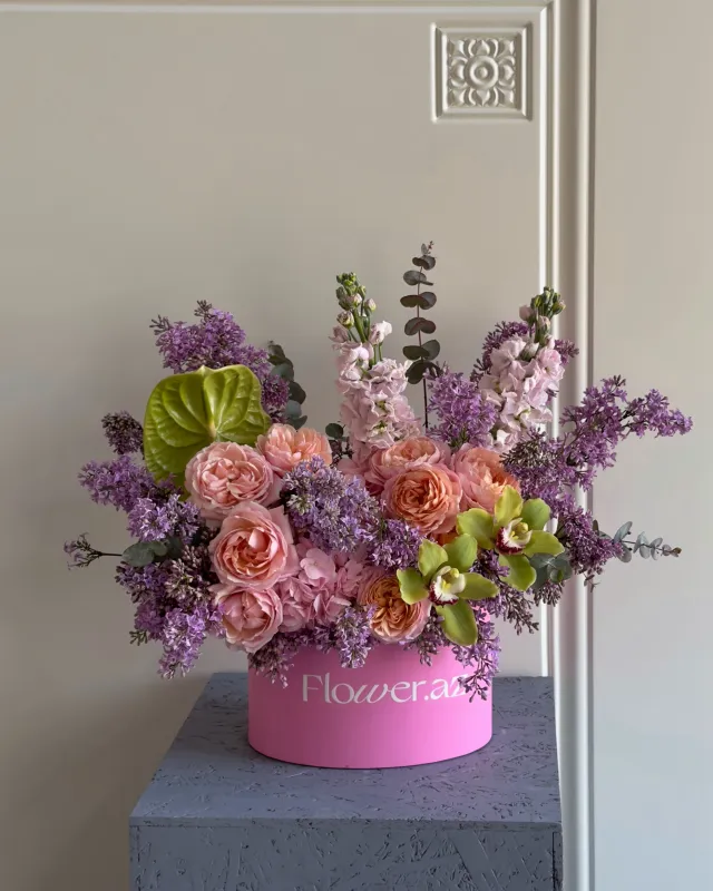 “Lilac Garden Elegance – Премиальная композиция в коробке”