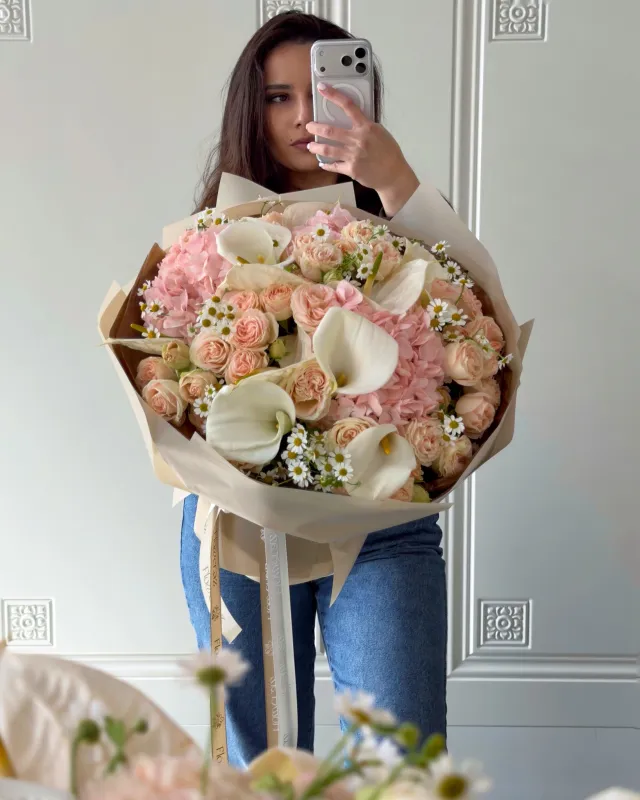 Blush Elegance – Премиальный букет