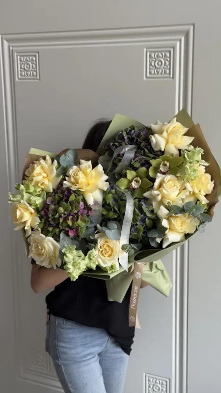 Lime Elegance Premium Bouquet