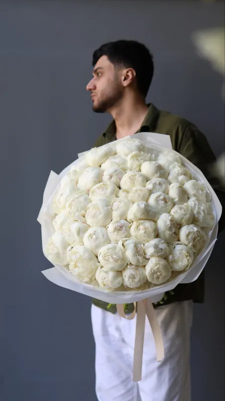 White Majesty Premium Bouquet