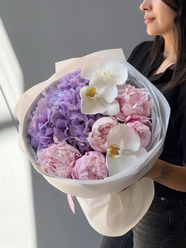 Премиальный букет Peony, Hydrangea & Orchid